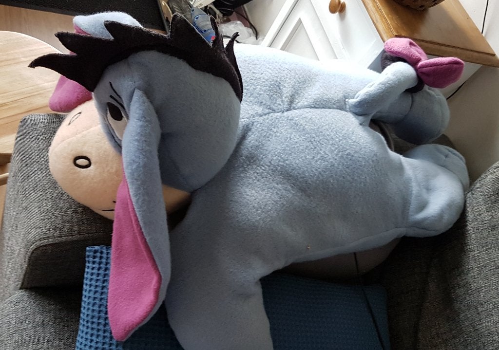 Fleece Disney Eeyore knuffel / kussen 75 cm  . a, Ophalen of Verzenden, Winnie de Poeh of vrienden, Zo goed als nieuw, Knuffel