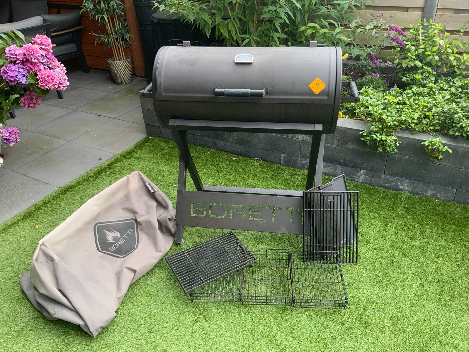 Boretti  Barilo Barbecue met wieltjes en hoes, Ophalen, Gebruikt, Met accessoires