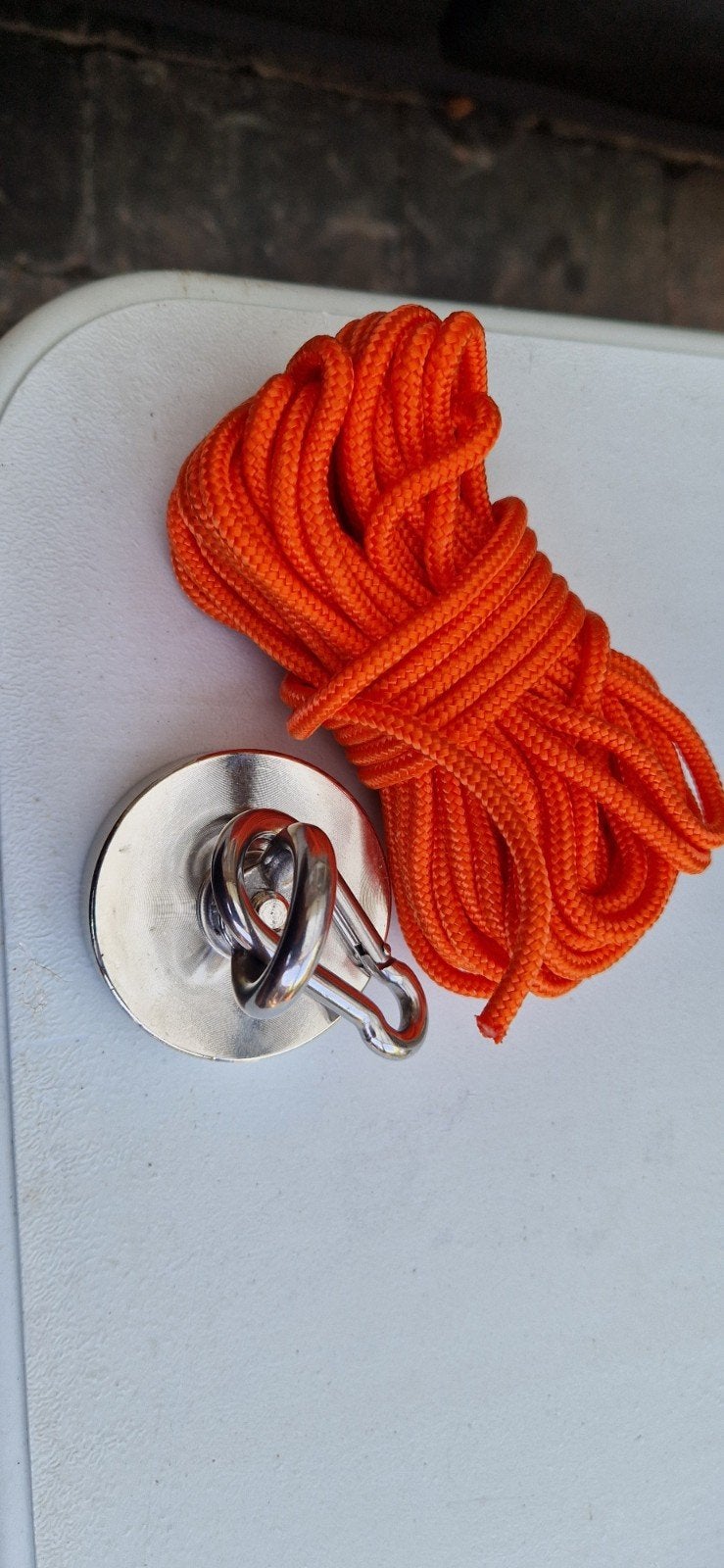 Magneetvisset met sterk magneet en oranje touw, Ophalen, Zo goed als nieuw