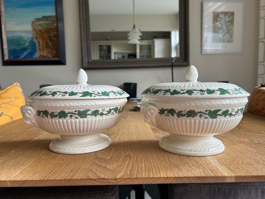 Twee puntgave Stratford dekschalen met deksel, Huis en Inrichting, Keuken | Servies, Ophalen, Wedgwood, Klassiek, Keramiek