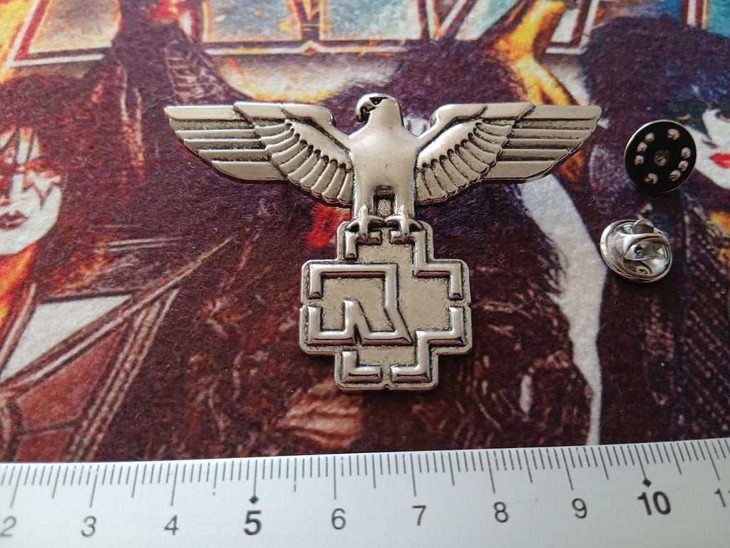 Rammstein vrij mooie en nieuwe pin speld badge, Verzamelen, Ophalen of Verzenden, Nieuw, Overige typen