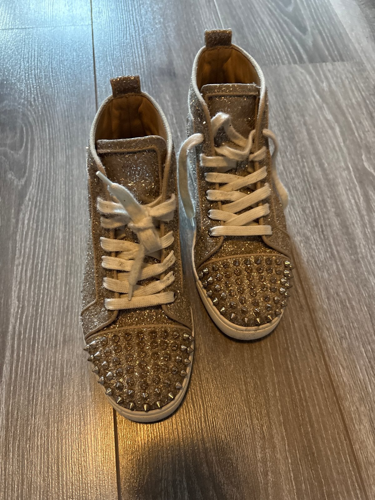 Christian Louboutin Sneaker 37  met studs en glitters, Ophalen of Verzenden, Gedragen, Overige kleuren, Sneakers of Gympen