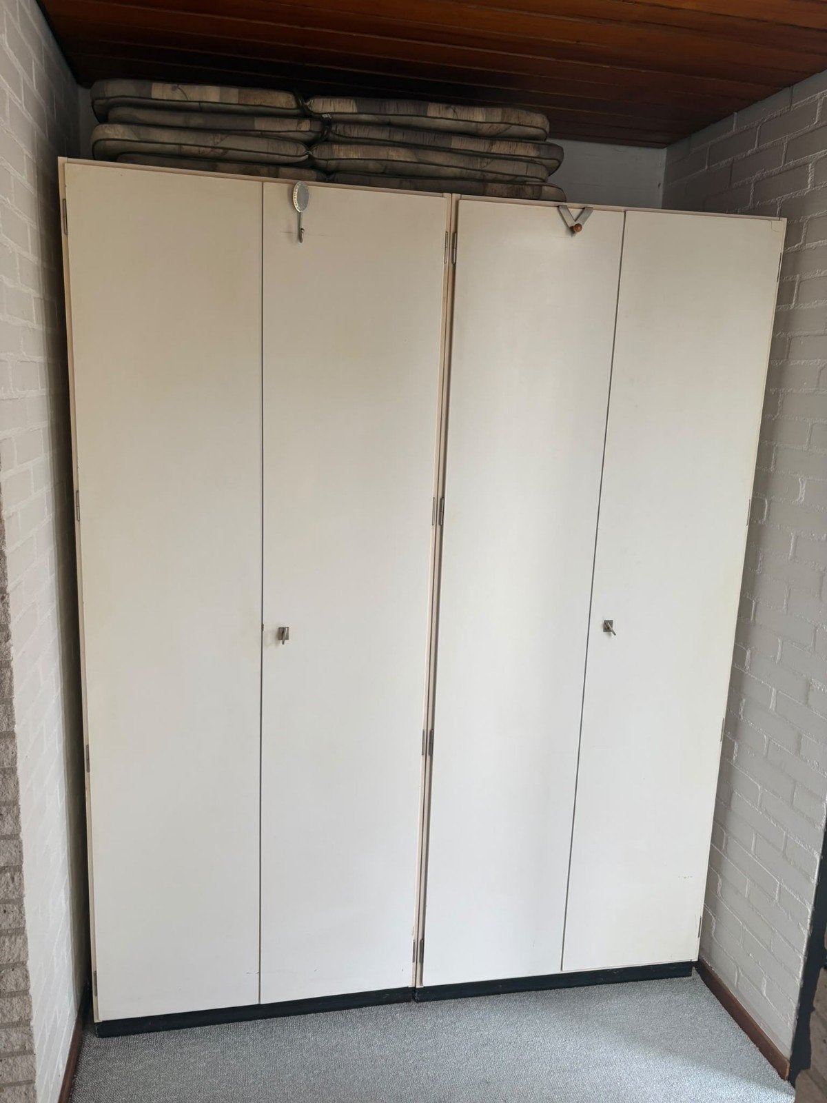 Gratis af te halen: Linnenkasten, Huis en Inrichting, 200 cm of meer, 150 tot 200 cm, Ophalen of Verzenden, Overige houtsoorten
