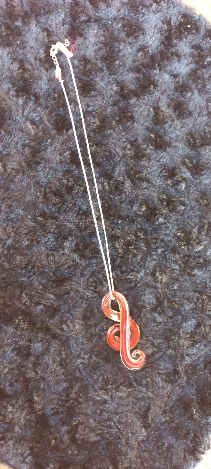 Muzieknoot hanger ketting - Rood glas, Gebruikt, Ophalen of Verzenden, Rood, Overige materialen