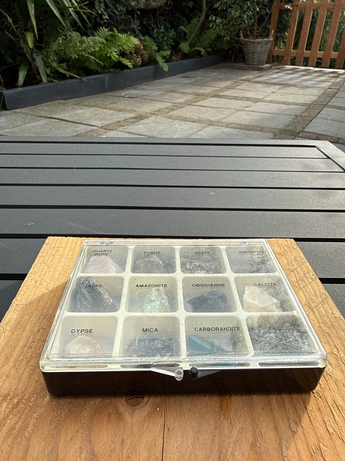 Collectie van 12 Mineralen in Displaydoos, Verzamelen, Mineralen en Fossielen, Mineraal, Ophalen