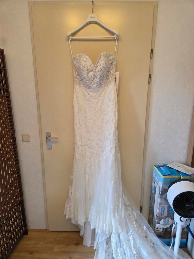 Prachtige trouwjurk met sluier, nieuw. Maat 44, Trouwjurk, Wit, Pronovias, Nieuw