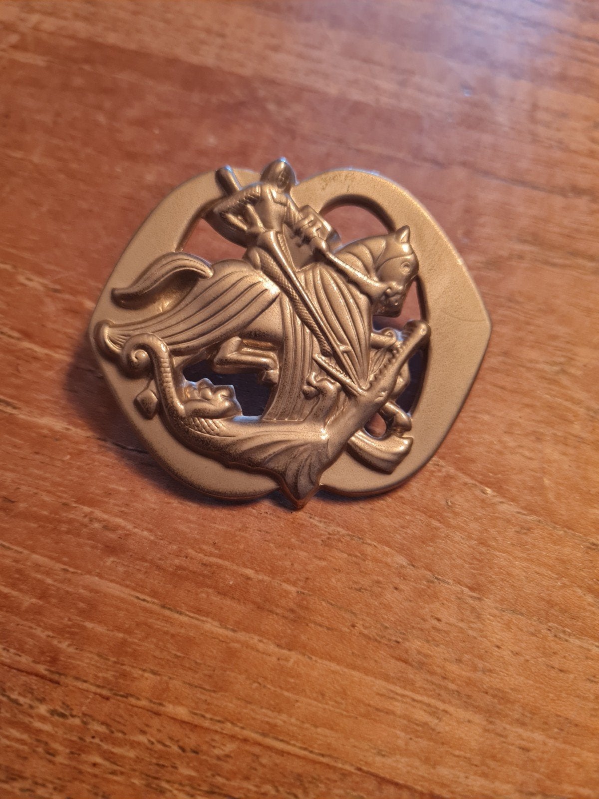 Baret embleem cavalerie, Verzamelen, Speldjes, Pins en Buttons, Ophalen of Verzenden, Zo goed als nieuw, Overige onderwerpen, Speldje of Pin