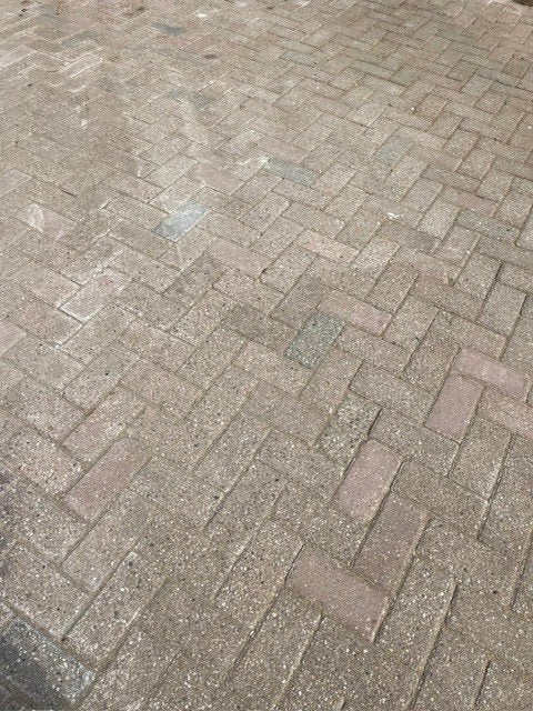 GRATIS BETONKLINKERS EN BETONTEGELS, Ophalen, Gebruikt, Overige typen, 10 m² of meer