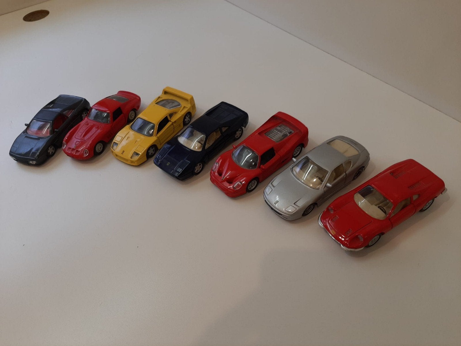 Model auto 's Ferrari schaal 1:39
7 stuks, Overige merken, Gebruikt, Auto, 1:32 tot 1:50