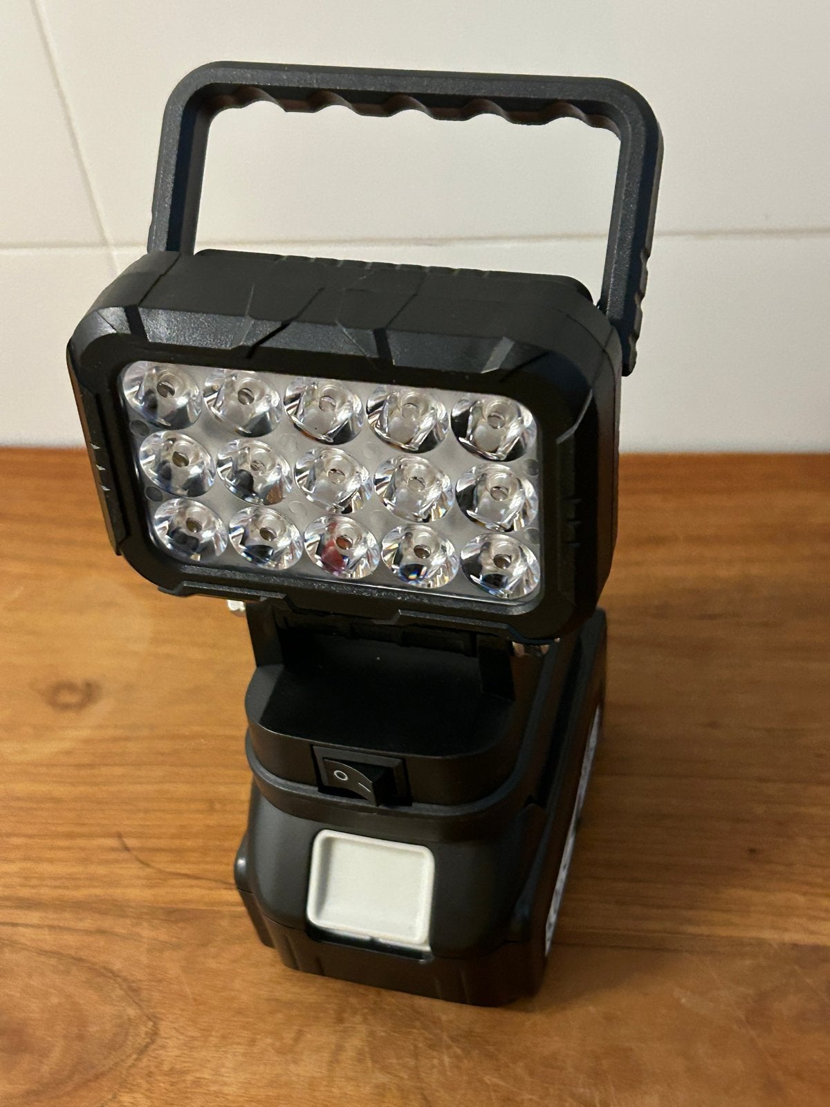 LED Bouwlamp /Werklamp voor Makita 18V met Powerbank Functie, Doe-het-zelf en Verbouw, Bouwverlichting, Nieuw, Lamp, Minder dan 50 watt