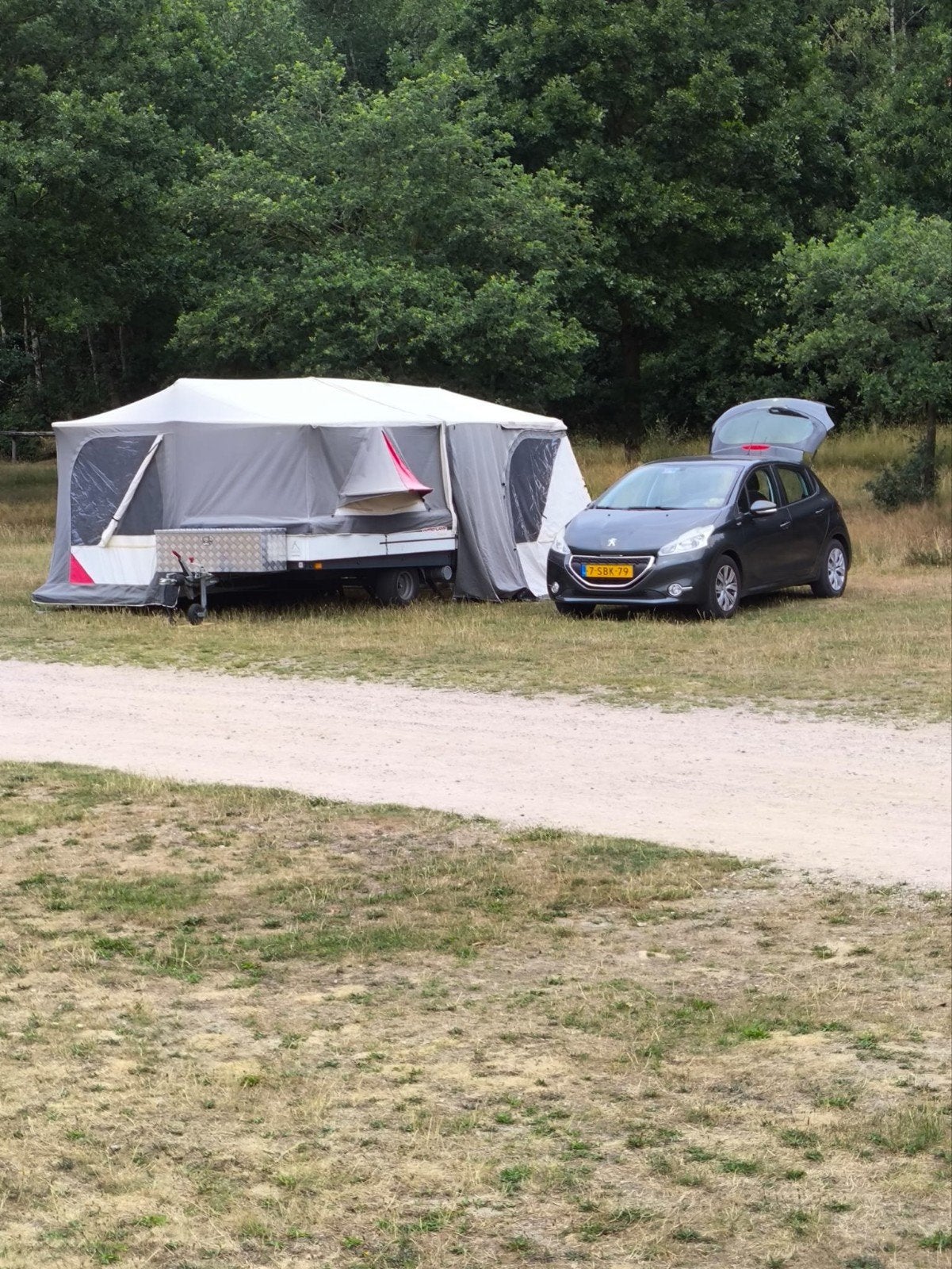 CombiCamp Venezia van 2006 met drie slaapplaatsen, Caravans en Kamperen, Ophalen, Grijs, Tot en met 6