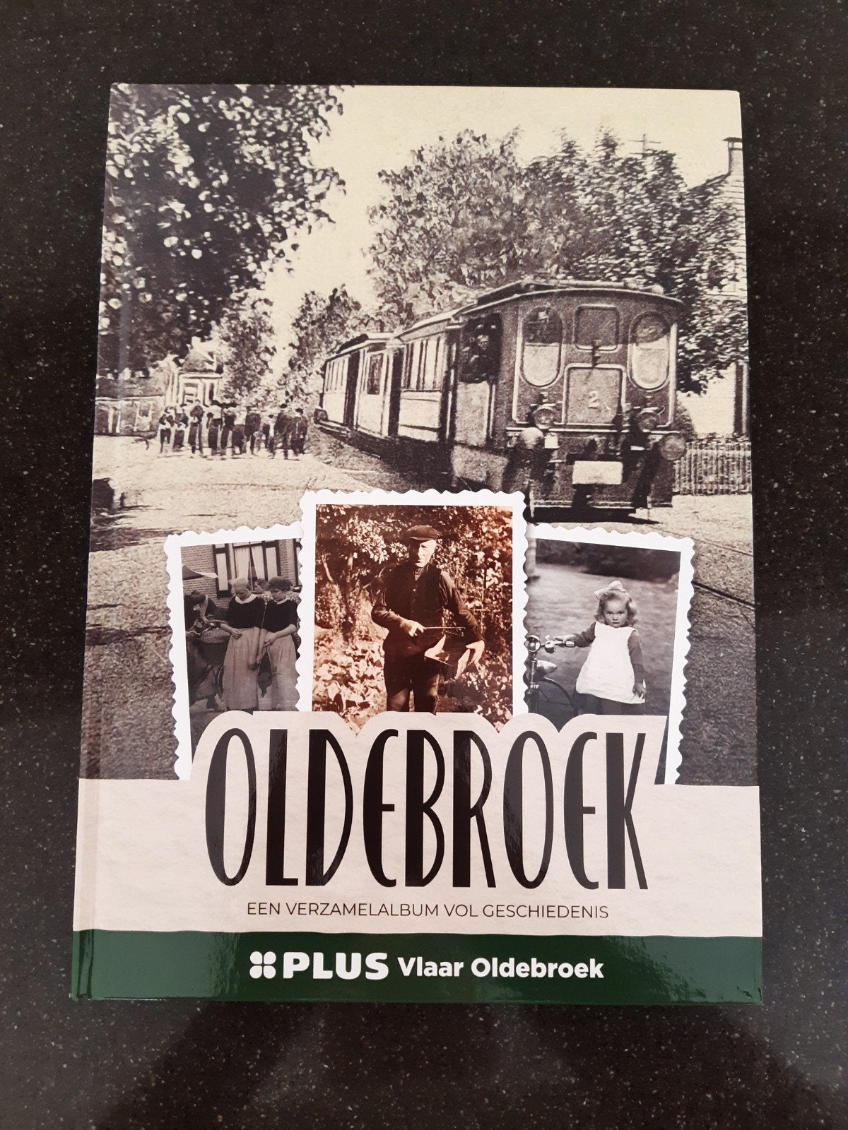 Gezocht: stickers voor dit boek van de Plus Oldebroek, Verzamelen, Plus, Ophalen