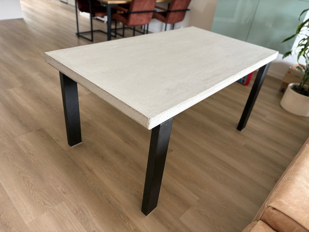 Betonlook eetkamertafel, Huis en Inrichting, Tafels | Eettafels, Ophalen, Overige materialen, Gebruikt, 50 tot 100 cm