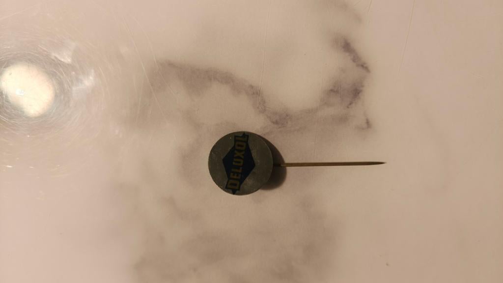 Vintage Deluxol Speldje - Reclame Pin, Verzamelen, Ophalen of Verzenden, Gebruikt, Merk, Speldje of Pin