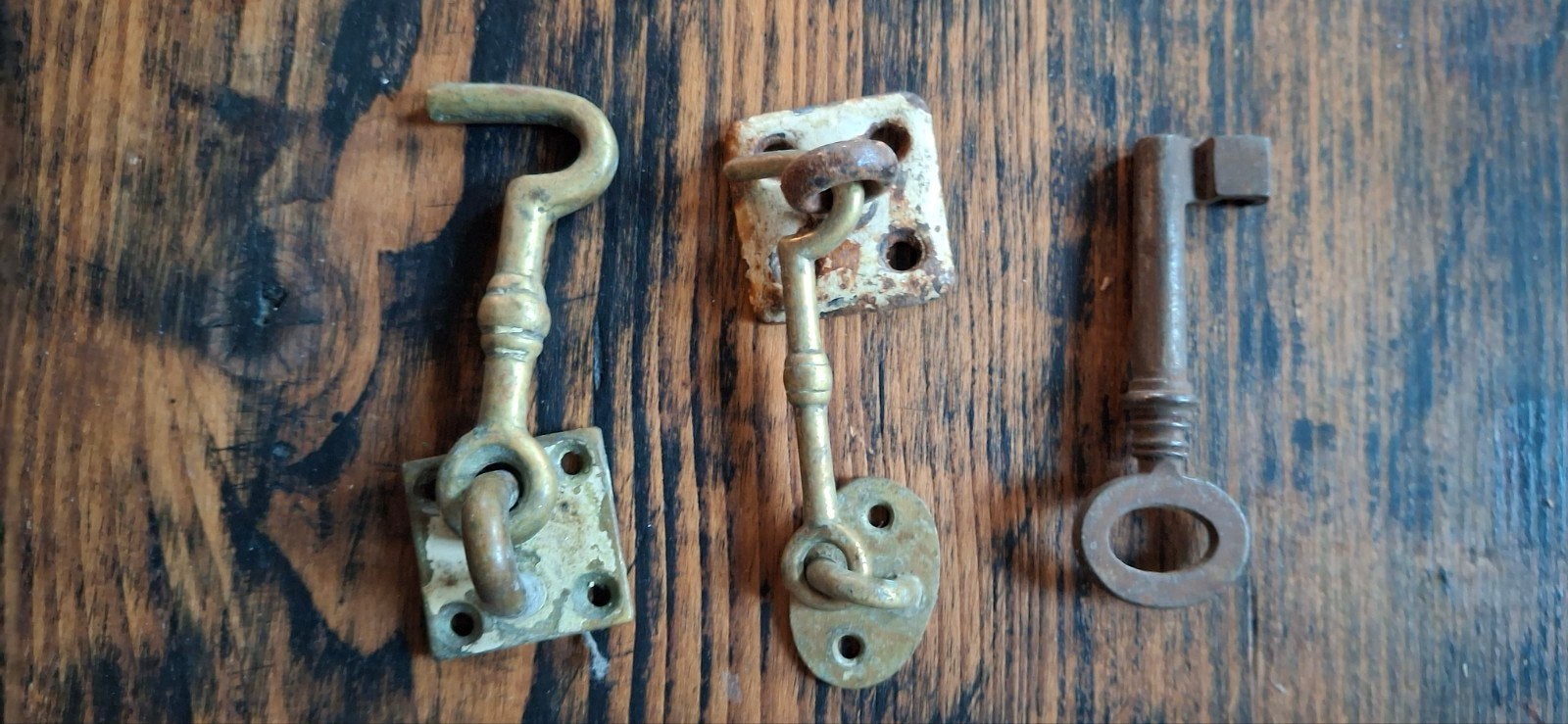 Vintage koperen haaksluitingen en sleutel, Ophalen of Verzenden