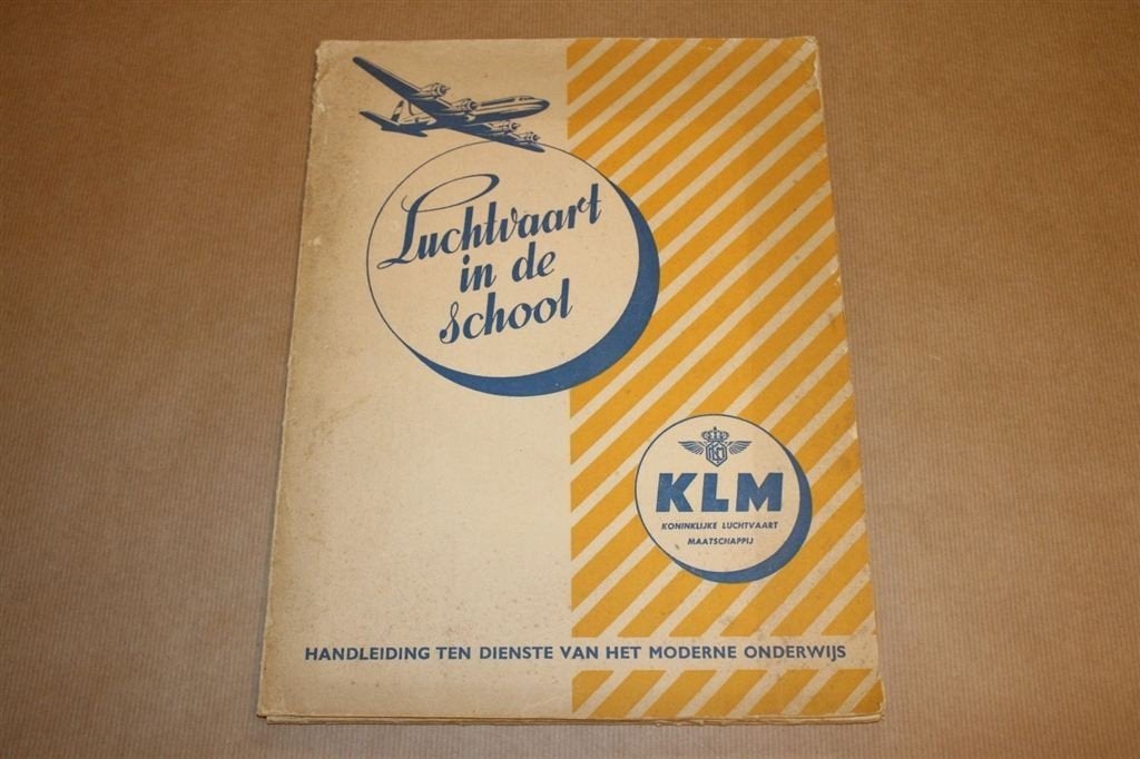 Speciale KLM uitgave - Map met inhoud - 1950 !!, Ophalen of Verzenden, Gebruikt, Schaalmodel