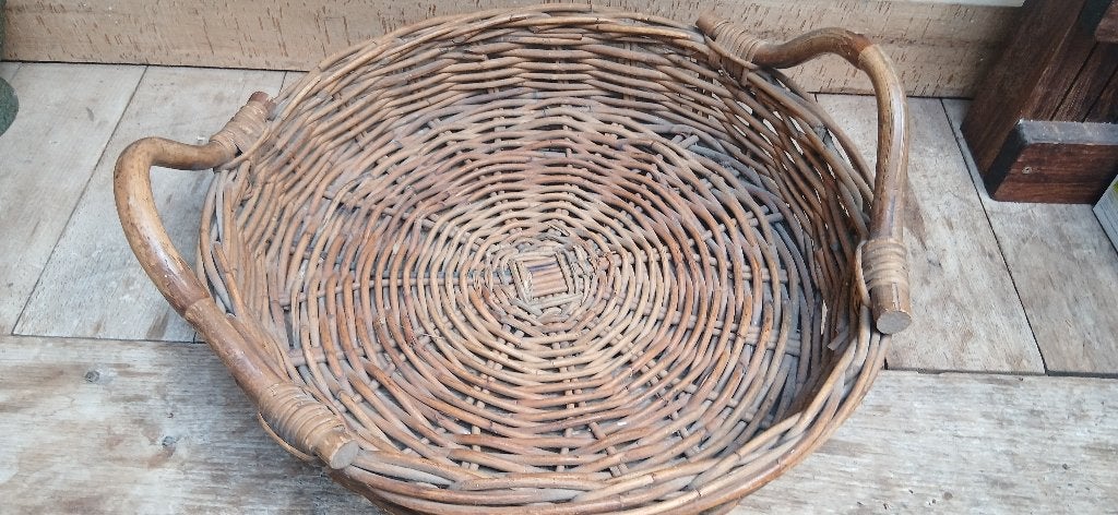 Grote gevlochten mand, Huis en Inrichting, Woonaccessoires | Schalen en Manden, Ophalen, Gebruikt, Rond, Riet