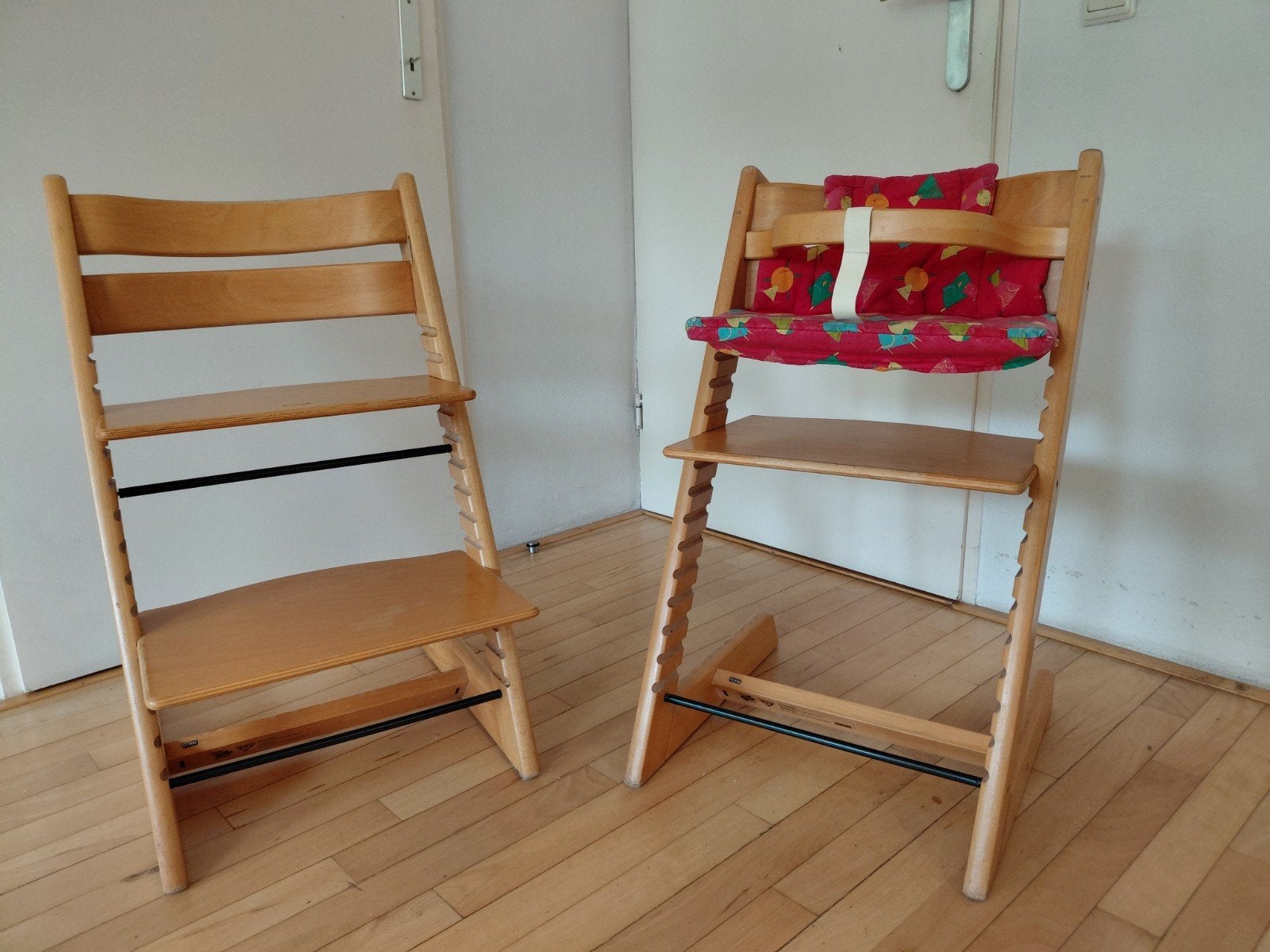 Stokke Tripp Trapp meegroeistoelen met 1 kussenset, Ophalen, Gebruikt, Meegroeistoel, Gordel(s)