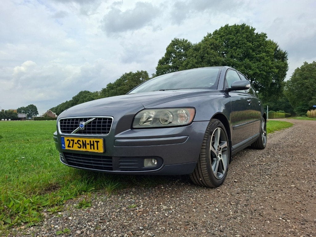 Volvo V50 2.4 140PK 2006 Grijs, Dealer onderhouden, Stof, Automatische klimaatregeling, 700 kg