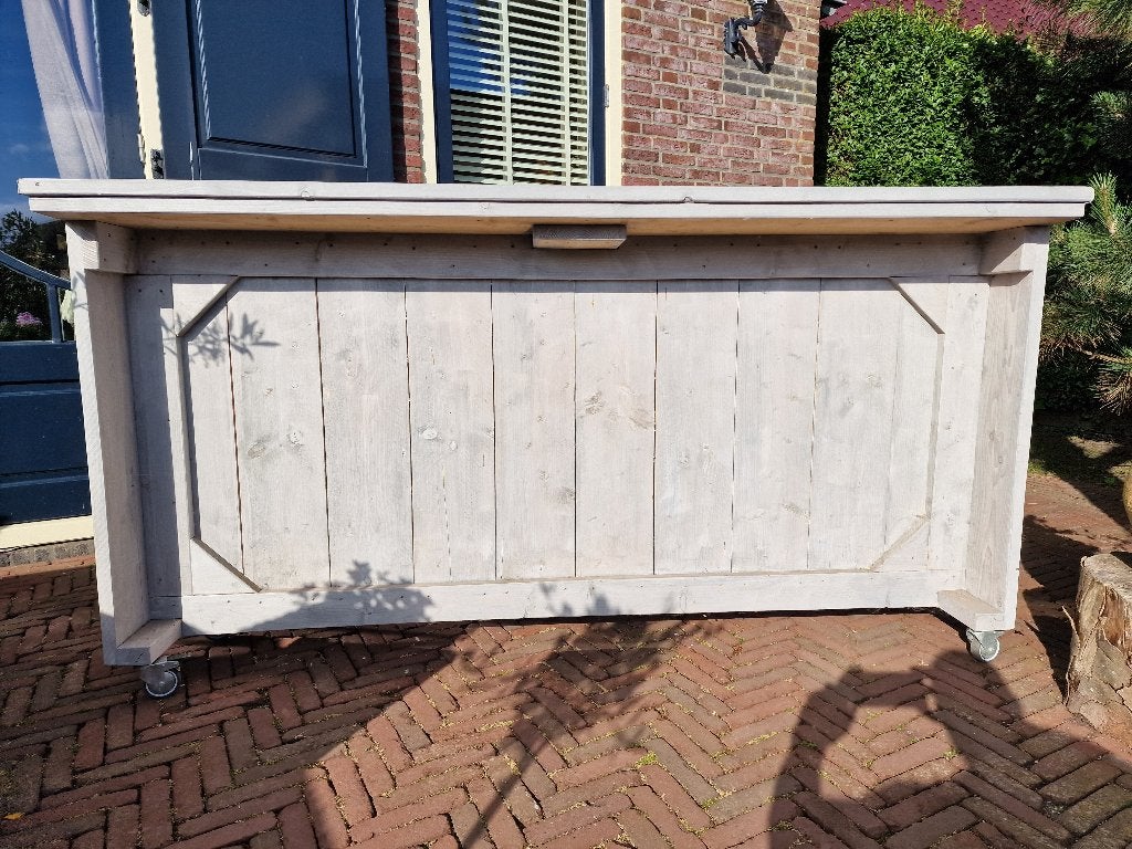 Robuuste houten bar op wielen, Ophalen, Gebruikt, Inclusief barstoelen