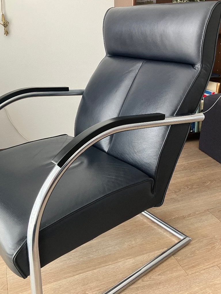 DYYK Design Fauteuil Leder Donker Blauw T.e.a.b., Ophalen, Design, 75 tot 100 cm, Zo goed als nieuw