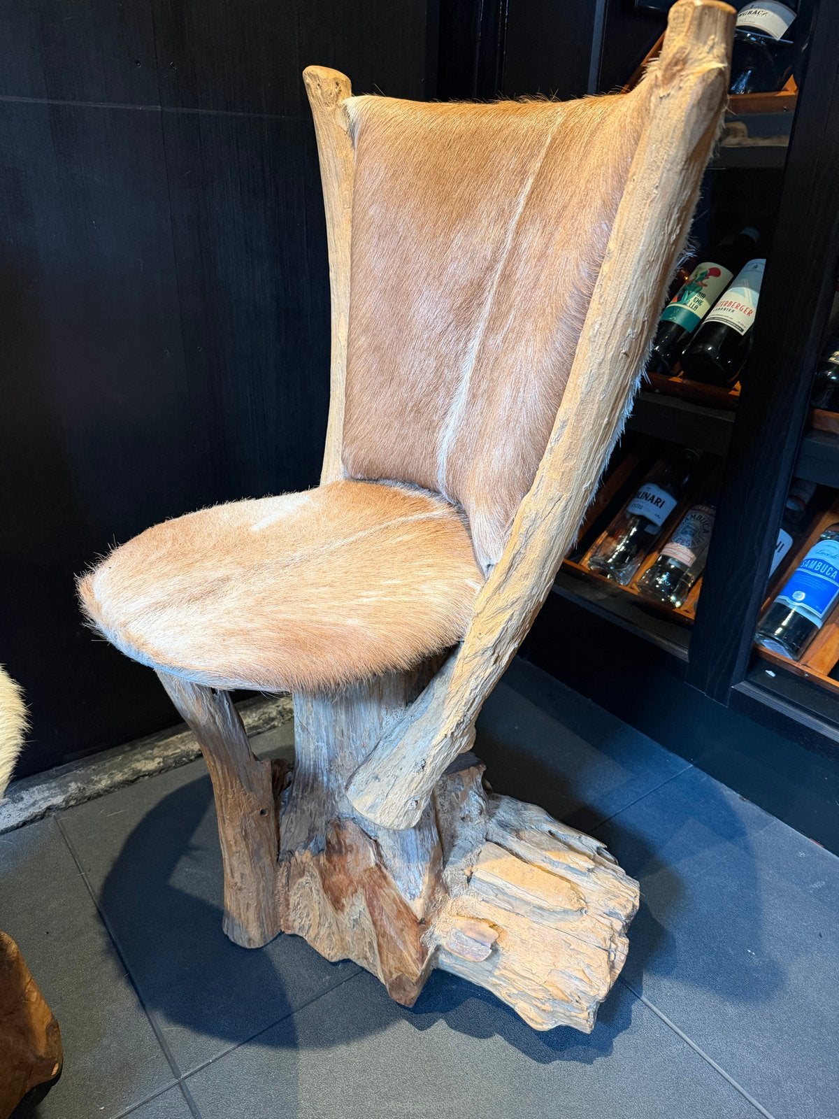 Unieke Oostenrijkse massieve Boomstamstoelen Set met Vacht, Ophalen