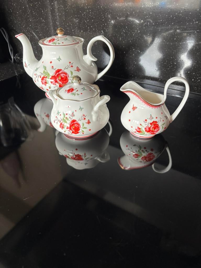 Te koop theeservies Room Seven winter poppy, Huis en Inrichting, Ophalen of Verzenden, Zo goed als nieuw, Porselein