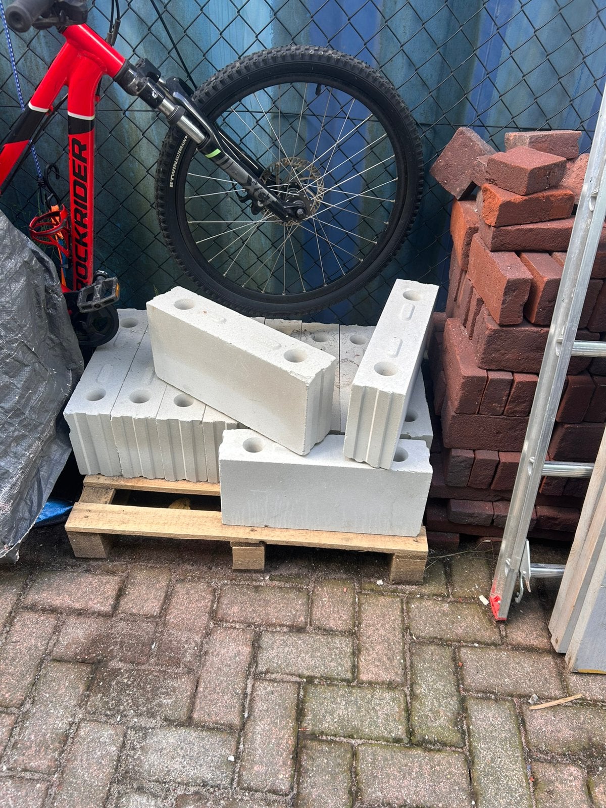 Kalkzandsteen 11x  KST Kalkzandsteen lijmblok 437x100x198 mm, Doe-het-zelf en Verbouw, Metselstenen, Ophalen of Verzenden, Zo goed als nieuw