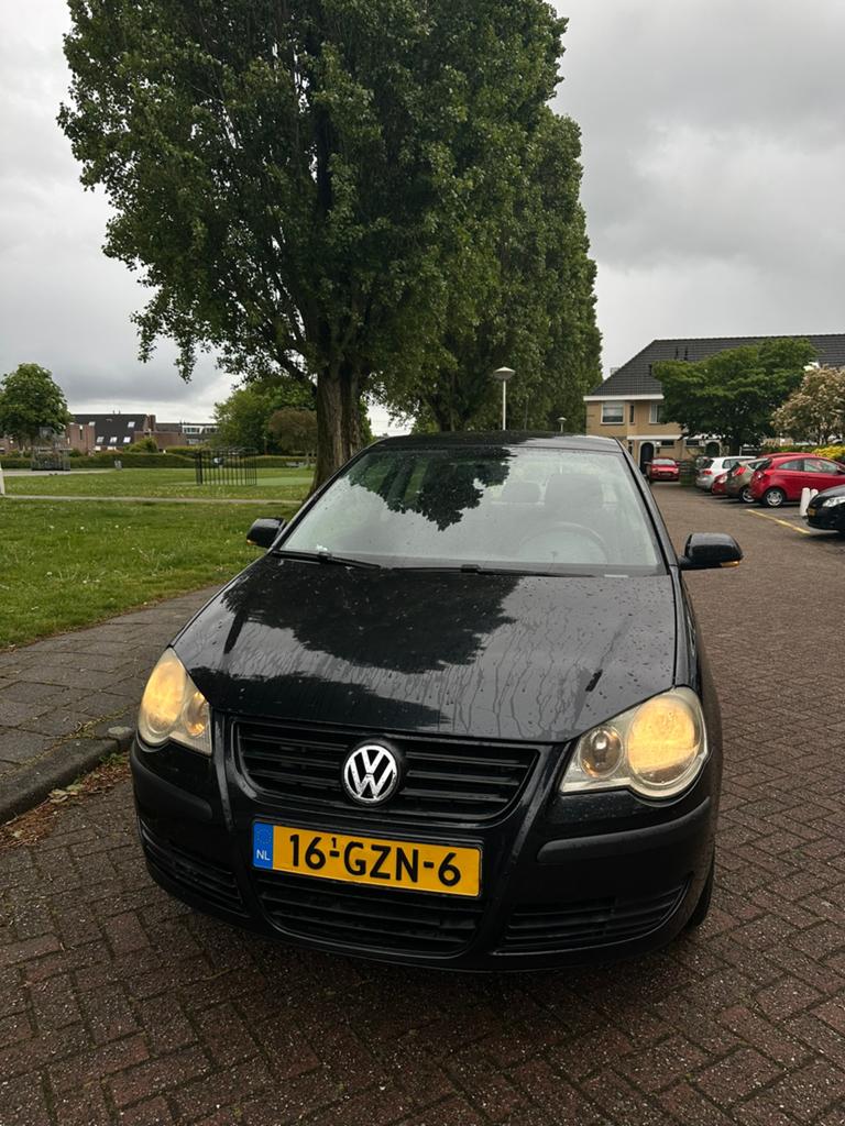 Volkswagen Polo 1.2 51KW 2008 Zwart APK TOT JANUARI 2027, Voorwielaandrijving, 40 €/maand, 540 kg, 11983 cc