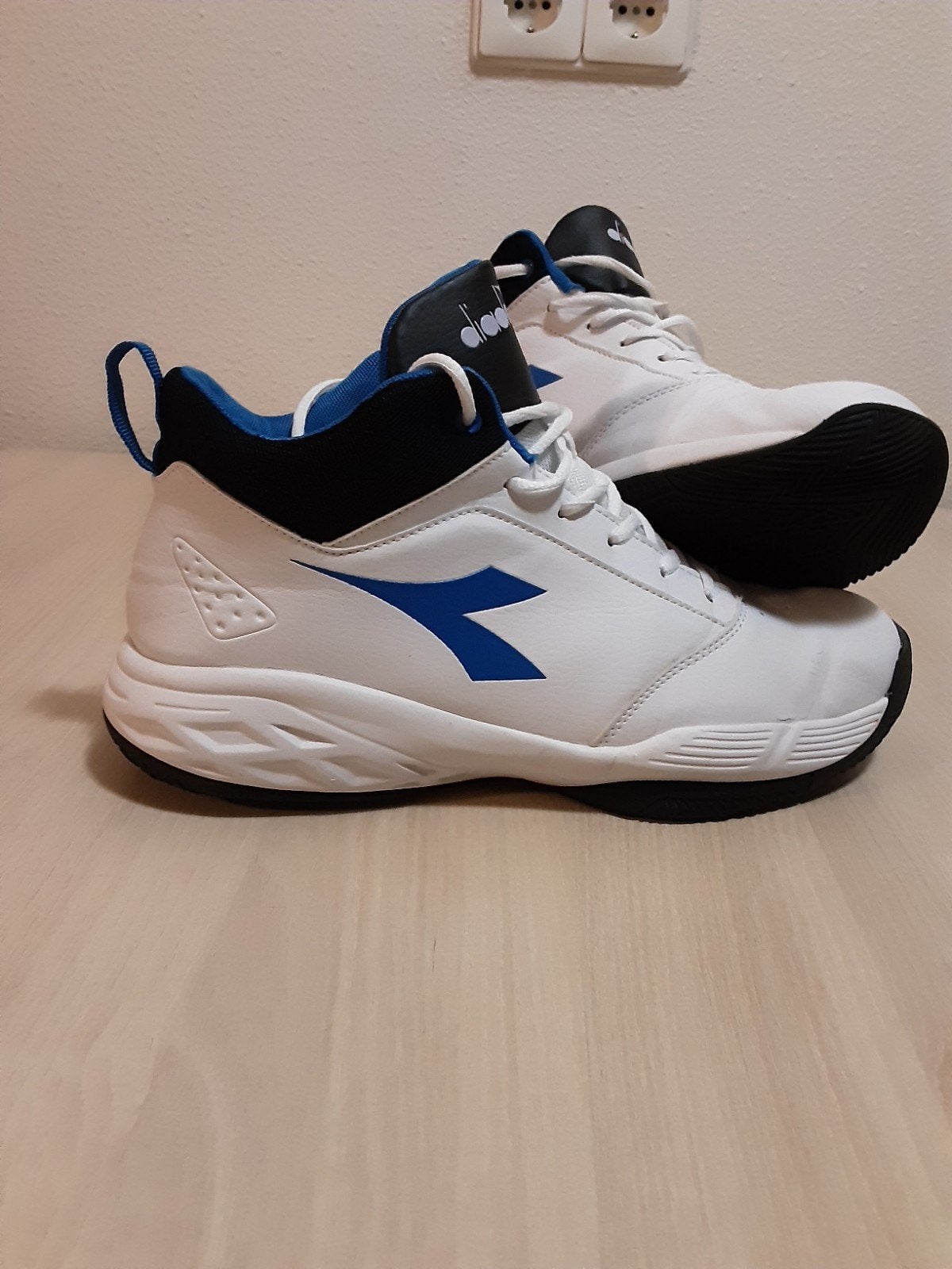 Diadora sportschoenen mt 43., Ophalen of Verzenden, Zo goed als nieuw, Diadora, Wit