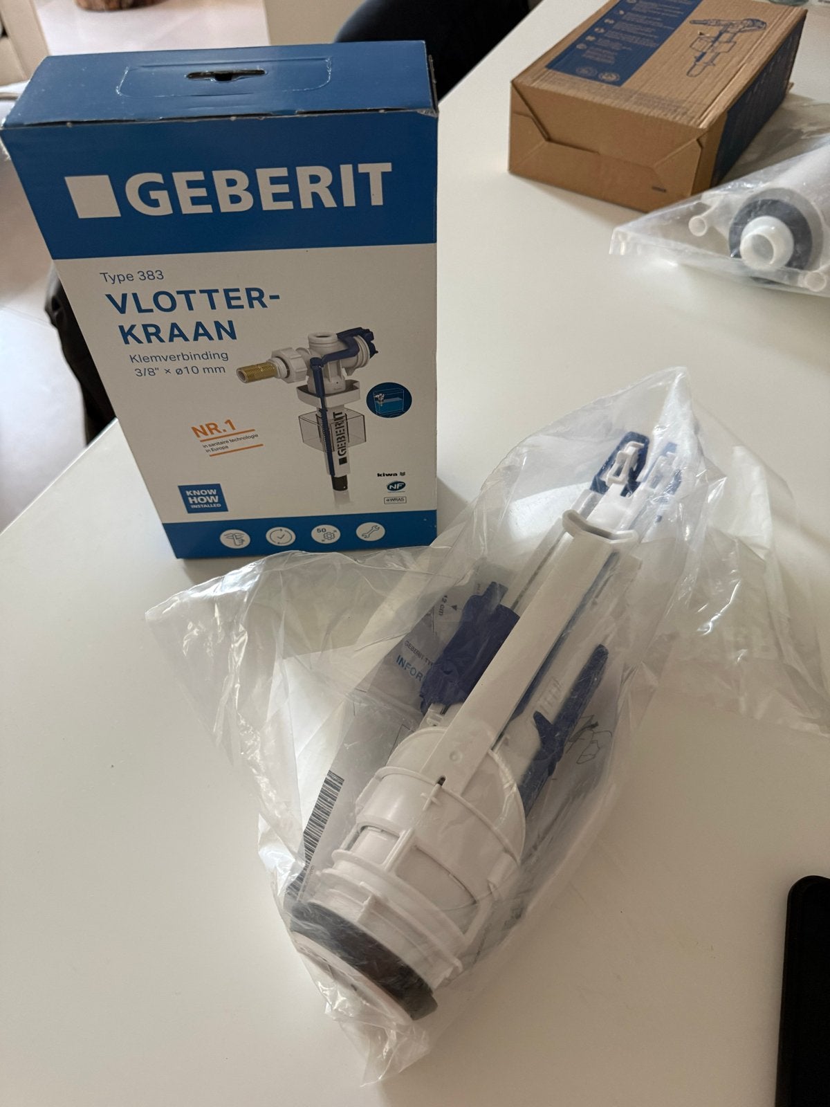 Geberit Vlotterkraan Type 383 - Nieuw in doos, Ophalen of Verzenden, Nieuw, Toilet