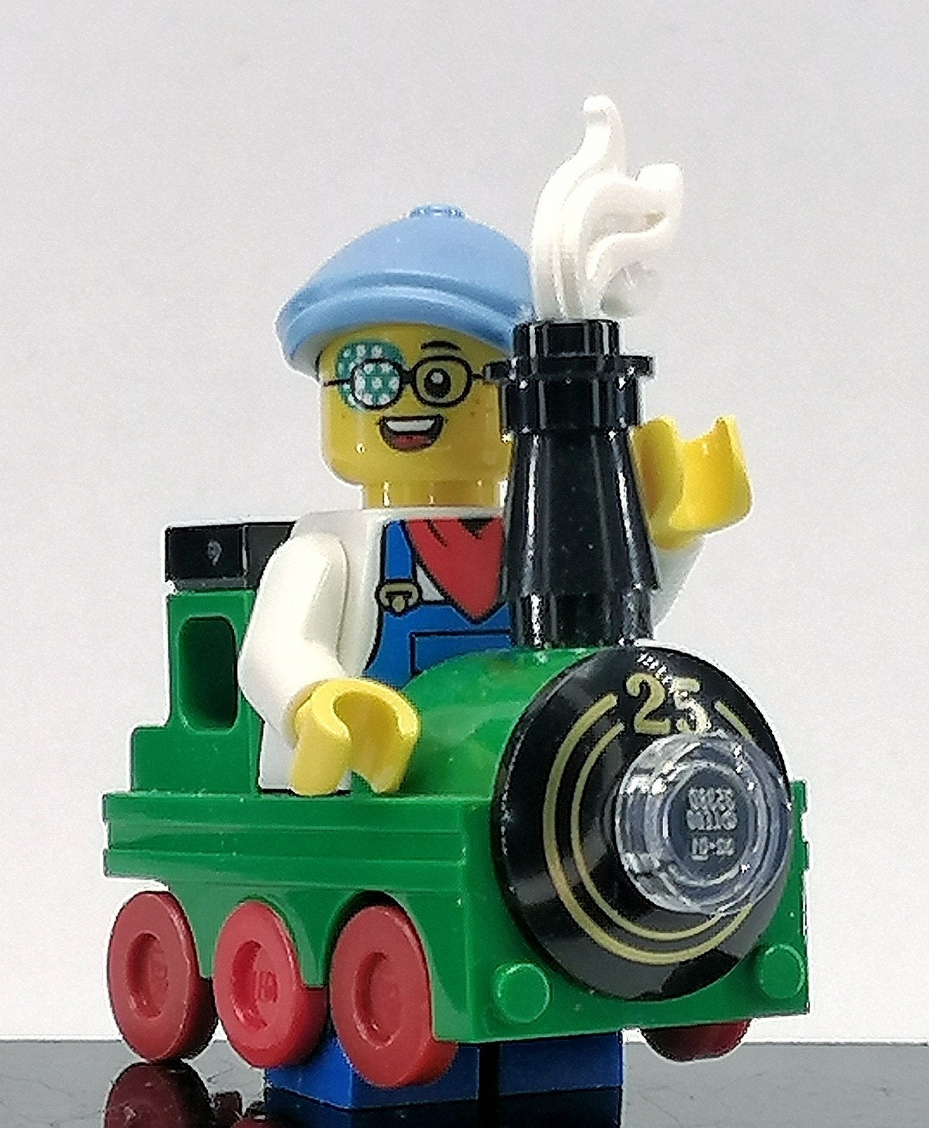 Lego minifiguur Treinjochie € 3,00, Kinderen en Baby's, Speelgoed | Duplo en Lego, Ophalen of Verzenden, Zo goed als nieuw, Minifiguur