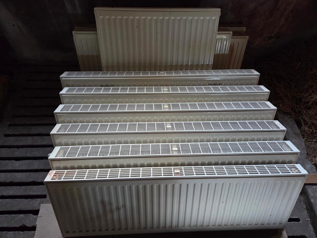 Diverse radiatoren compleet met thermostaatkranen, Doe-het-zelf en Verbouw, Verwarming en Radiatoren, Ophalen, Gebruikt, Radiator