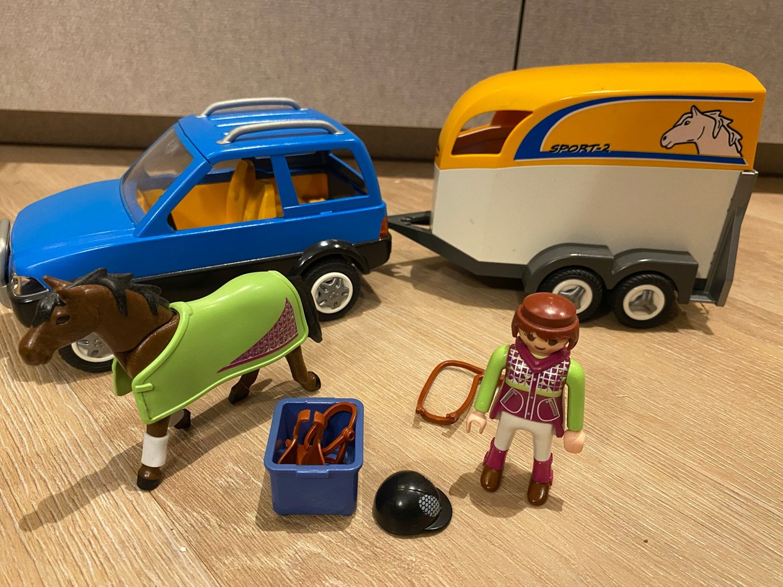 Playmobil auto met paardentrailer, paard en ruiter, Ophalen of Verzenden, Gebruikt, Jongen of Meisje