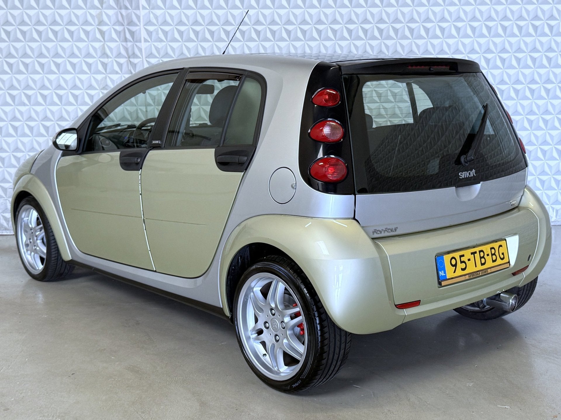 Smart Forfour 1.5 Stage 1 Getuned + 17" BRABUS én APK 11-20, Voorwielaandrijving, 4 cilinders, Origineel Nederlands, Bedrijf