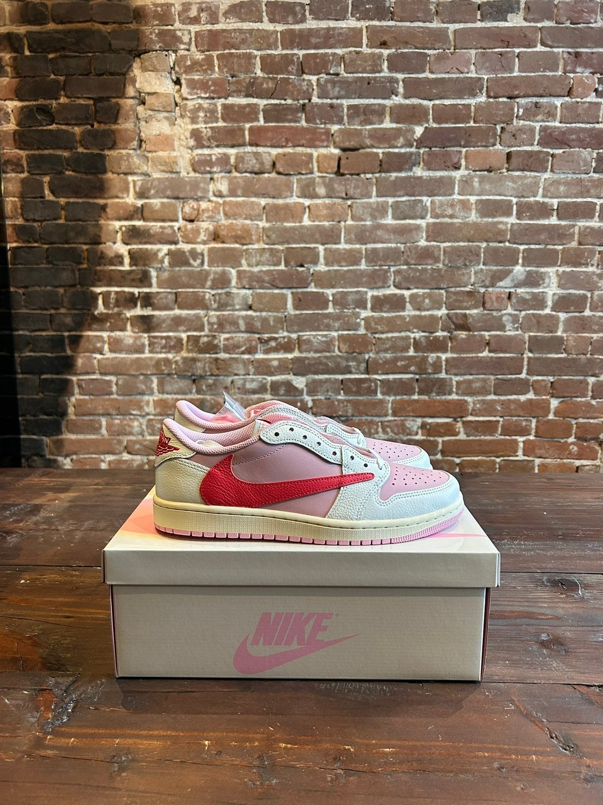 Jordan 1 Travis Scott Tropical Pink maat 42, Ophalen, Overige kleuren, ., Nieuw