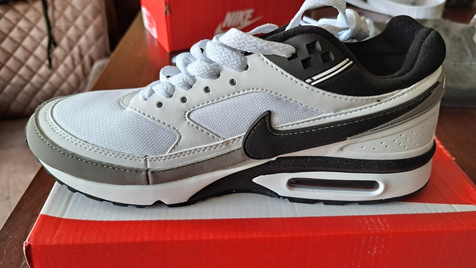 Nieuwe Nike Air Classic BW - Maat 42 - Gratis Verzending, Kleding | Heren, Schoenen, Overige kleuren, Nike, Nieuw, Ophalen of Verzenden