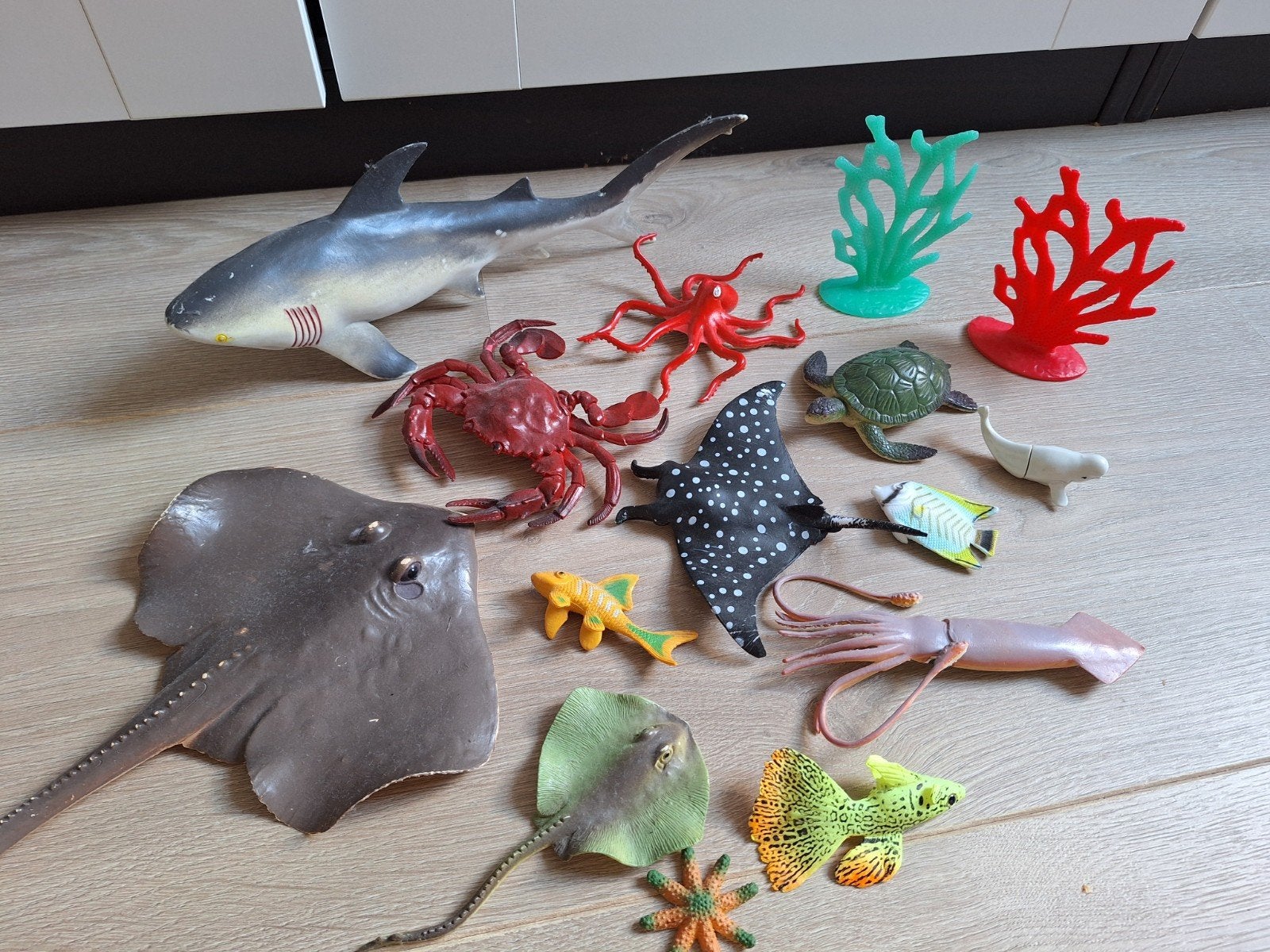 Set zeedieren speelgoed: haai, krab, roggen, etc., Ophalen of Verzenden, Gebruikt