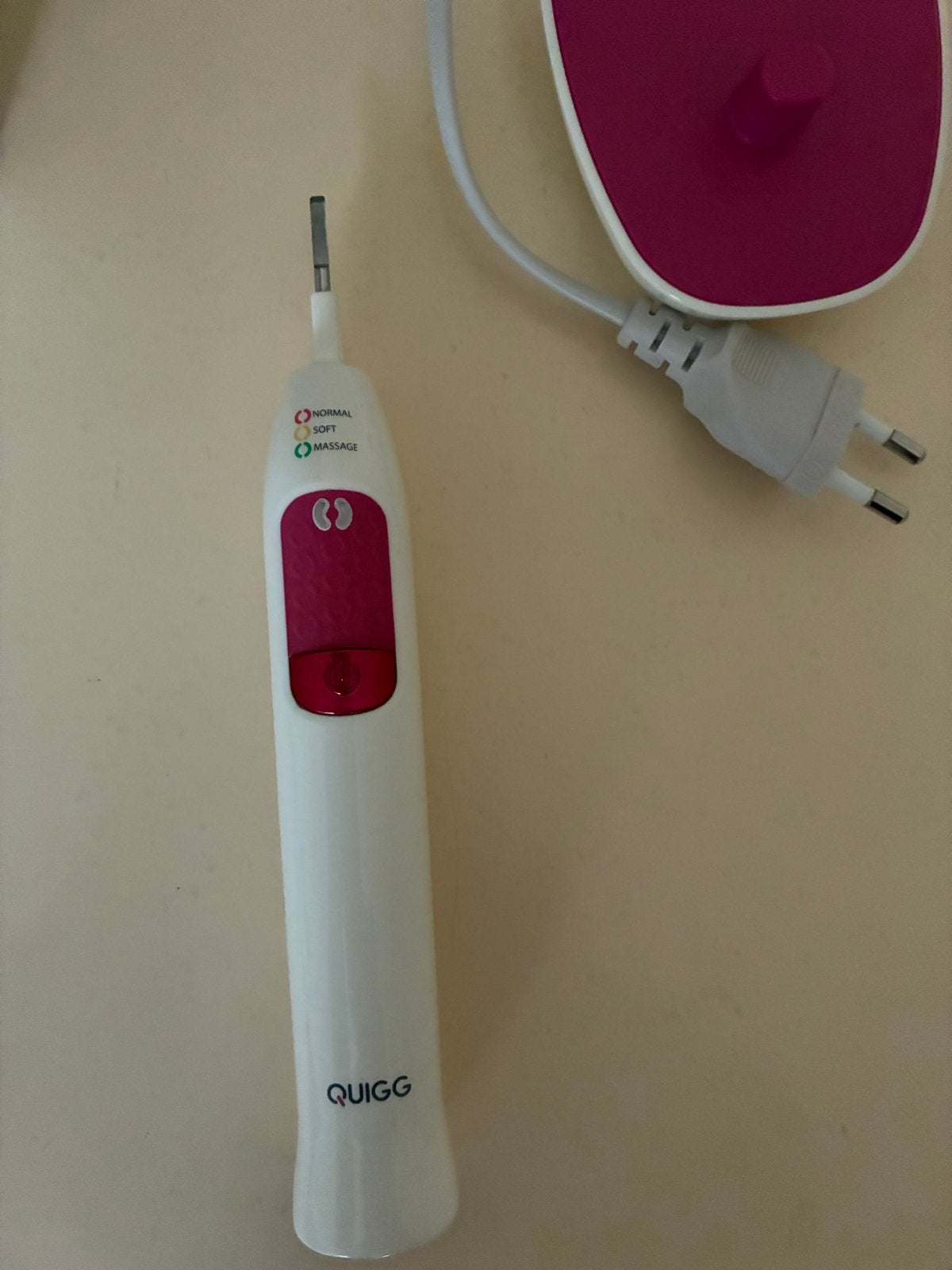 Quigg elektrische tandenborstel met oplader, Ophalen of Verzenden, Gebruikt, Mondverzorging