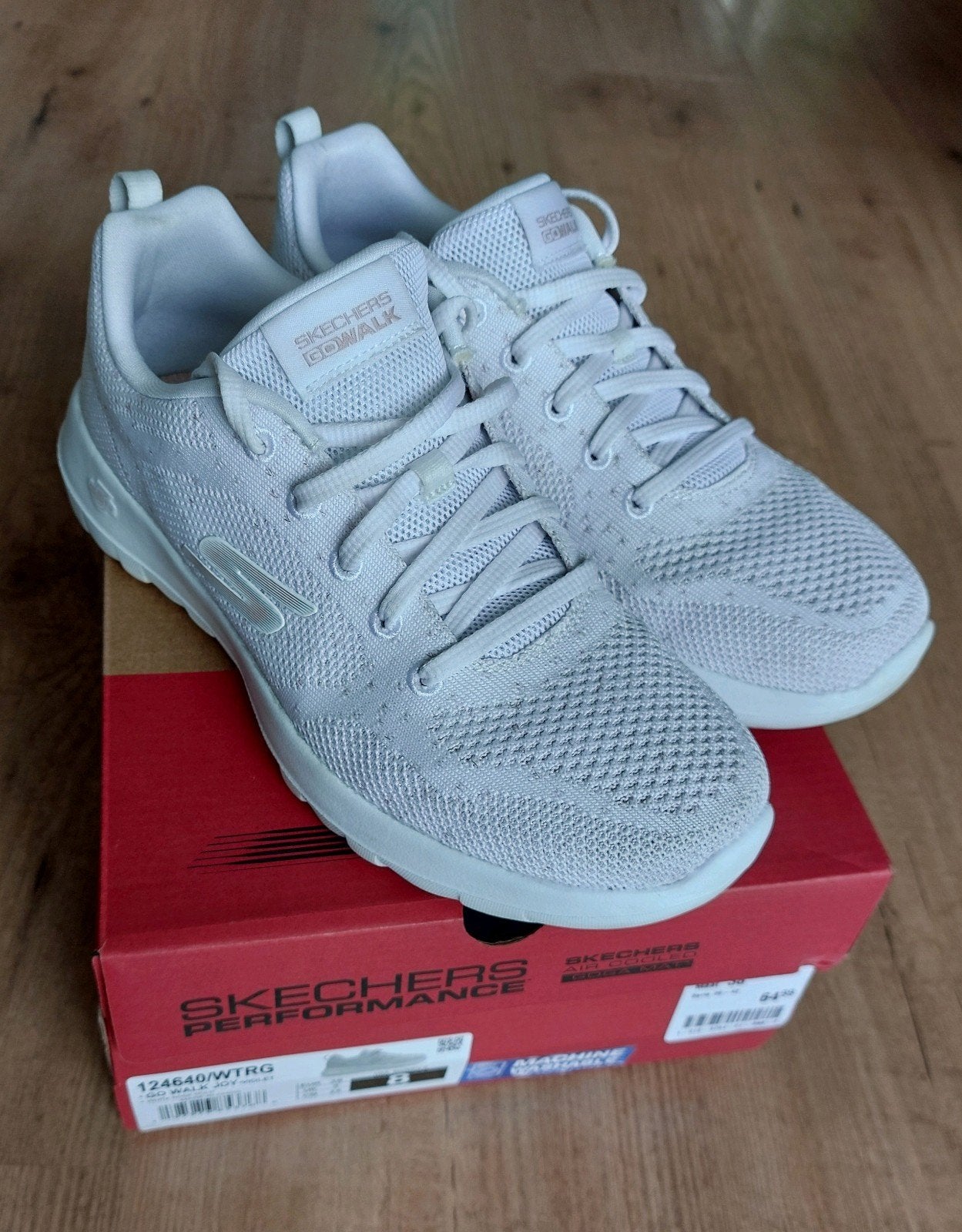 Skechers NIEUWSRAAT 'Go Walk Joy' dames maat 38 wit/violet, Skechers, Wit, Ophalen of Verzenden, Sneakers of Gympen
