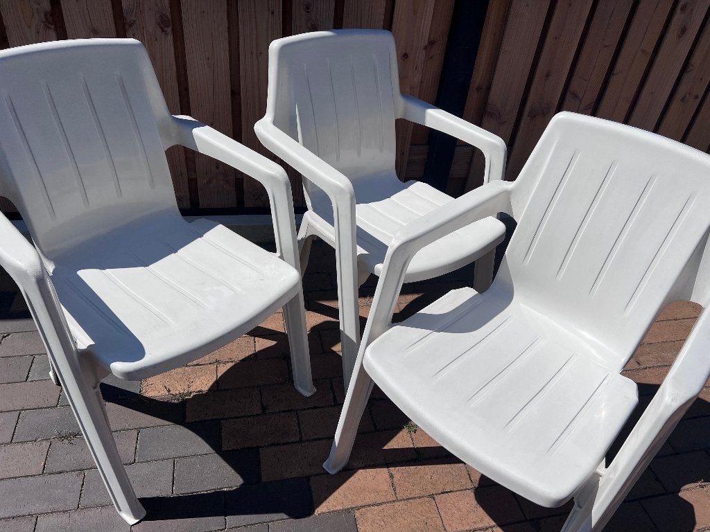 3 kwaliteits stevige tuinstoelen wit Jardin Elst (U), Ophalen, Zo goed als nieuw, Kunststof, Stapelbaar