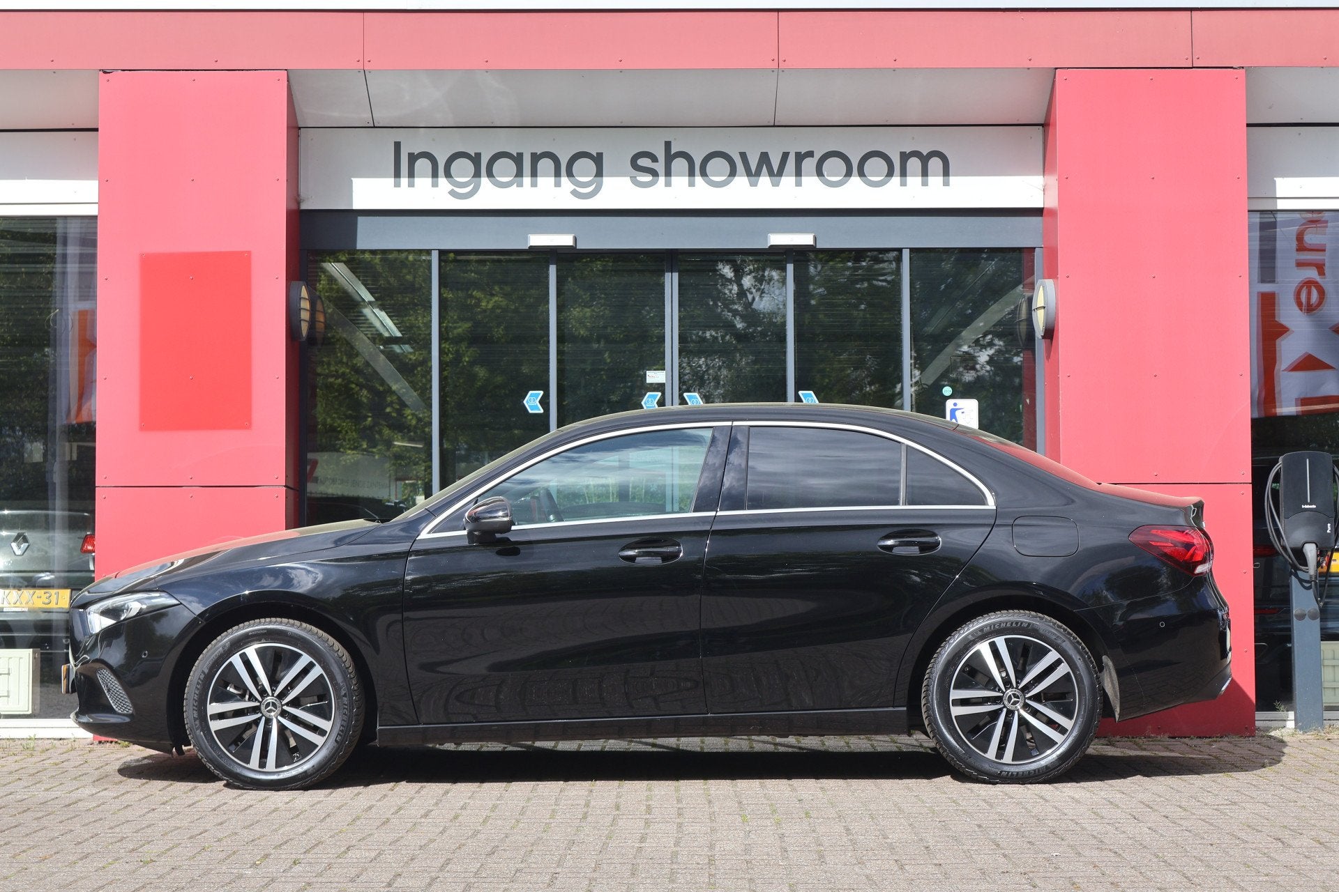 Mercedes-Benz A-Klasse 250 e Business Solution Luxury Limite, Gebruikt, 4 cilinders, Zwart, Bedrijf