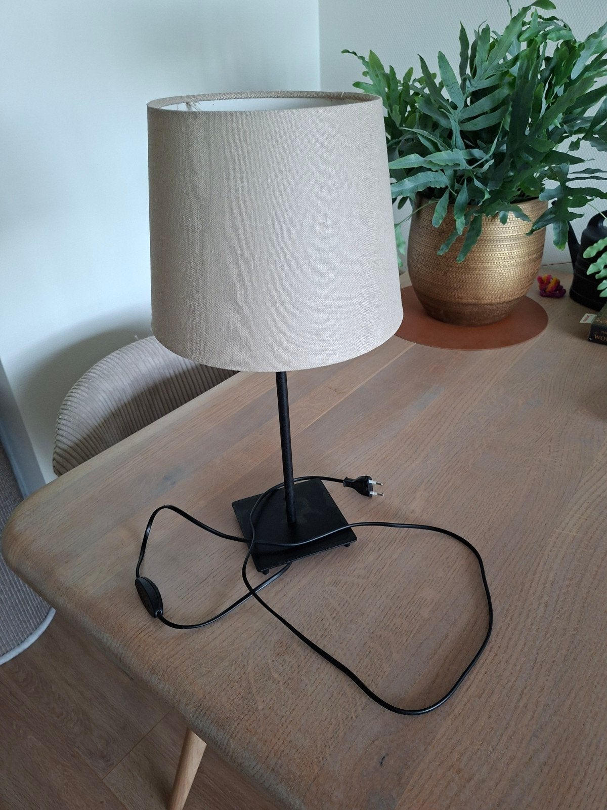 Moderne tafellamp met beige kap, Beige, Metaal, Met kap, Zo goed als nieuw