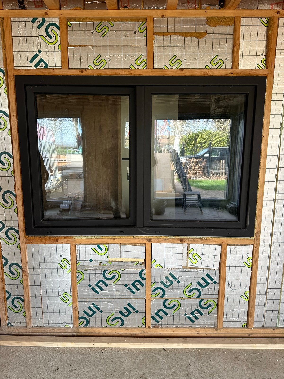 Twee zwarte draai/kiep kozijnen (zo goed als nieuw), Gevelraam of Ruit, Minder dan 80 cm, Zo goed als nieuw, Dubbelglas