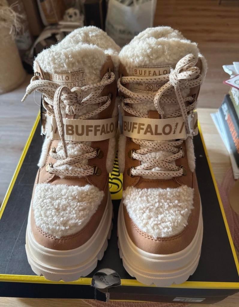 Buffalo Mid High Warme Laarzen - Nieuw met label, Ophalen of Verzenden, Nieuw, Bruin, Lage of Enkellaarzen