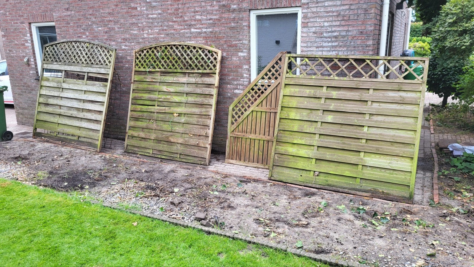 Houten schutting en tuin afscheiding gratis, Met poort, Gebruikt, Ophalen of Verzenden, Tuinhek