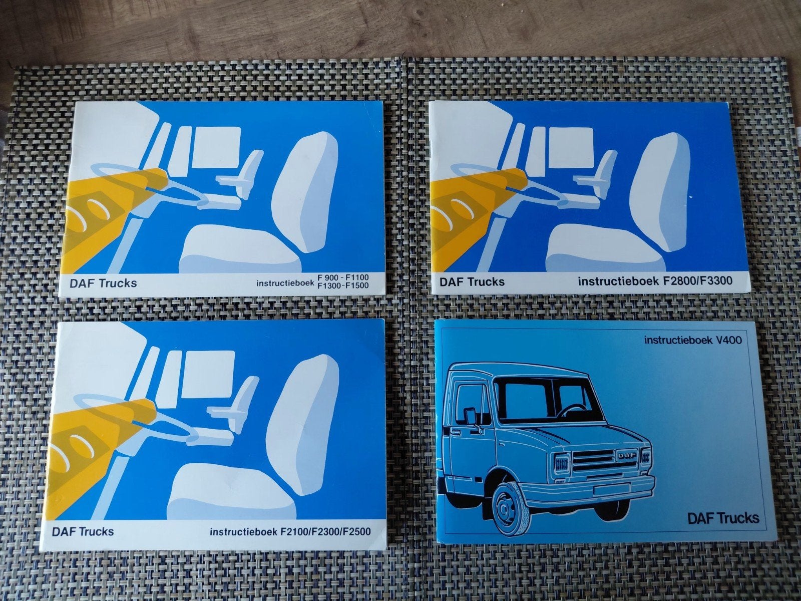 DAF Trucks instructieboeken (4 stuks) jaren 80 handleidingen, Ophalen of Verzenden, Gelezen, Overige merken