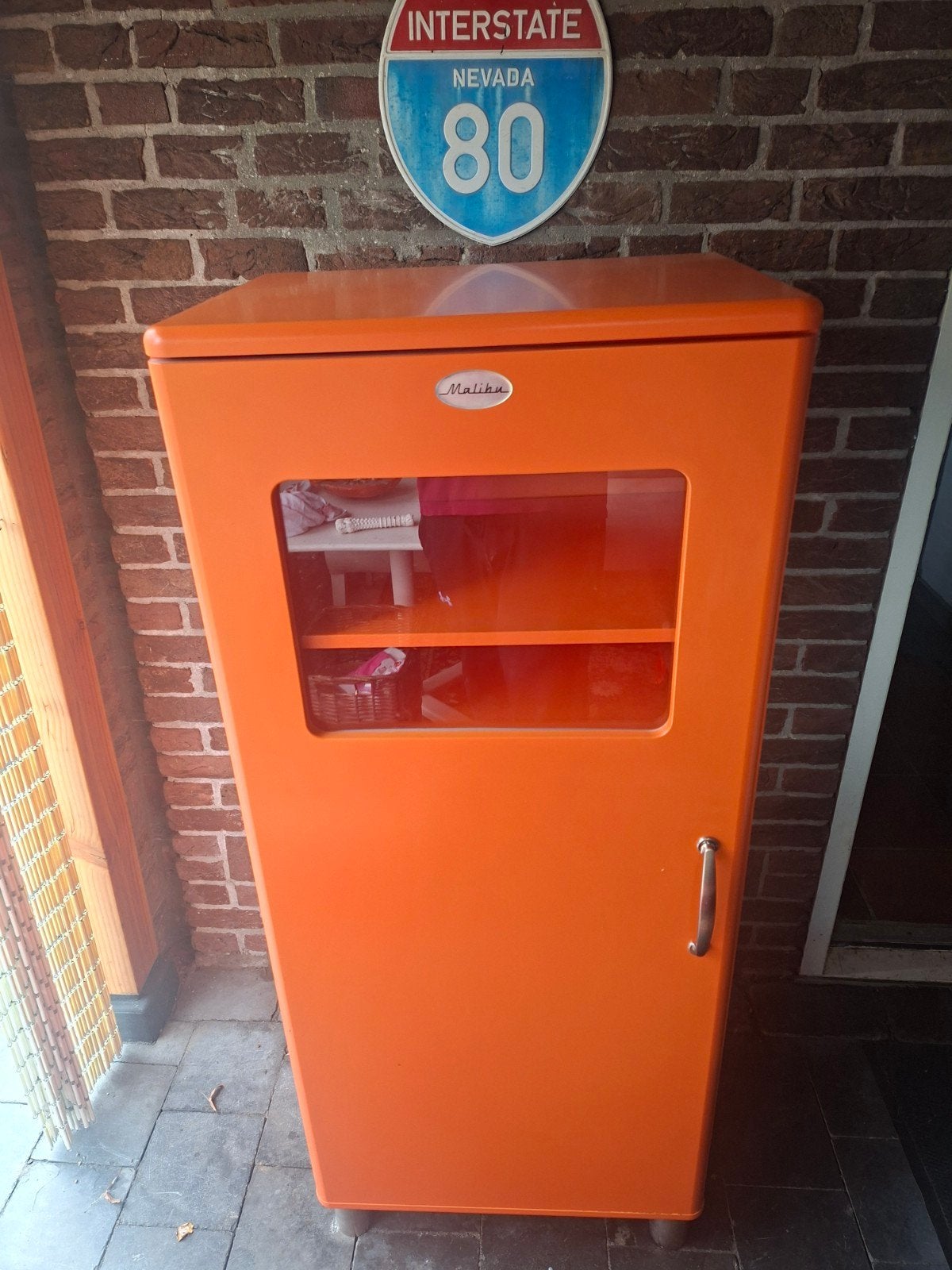 Malibu kast - Oranje opbergkast met glazen deur, Huis en Inrichting, Ophalen of Verzenden, Gebruikt