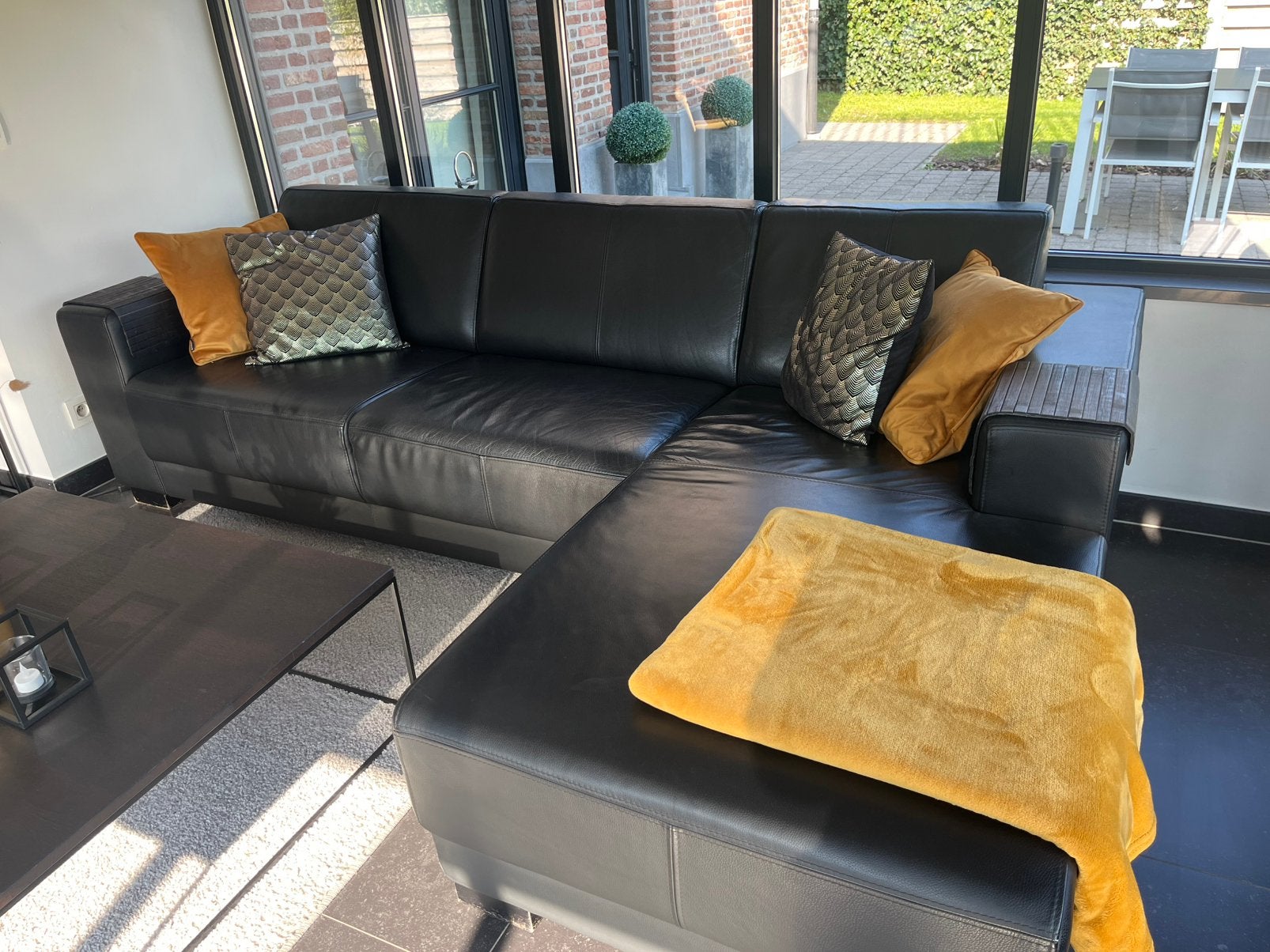 Te koop mooie zwarte lederen bank ophalen oud-Turnhout, Ophalen, Zo goed als nieuw