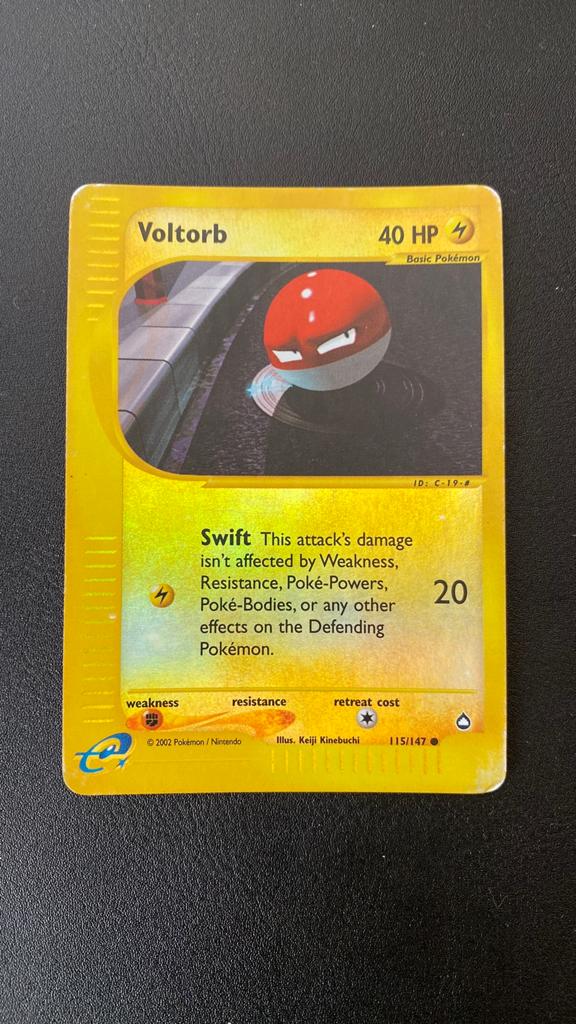 Pokemon voltorb reverse holo aquapolis 115/147, Hobby en Vrije tijd, Verzamelkaartspellen | Pokémon, Ophalen of Verzenden, Gebruikt